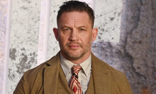 Tom Hardy: Aktor Yang Serbabisa Dengan Dedikasi Tanpa Batas
