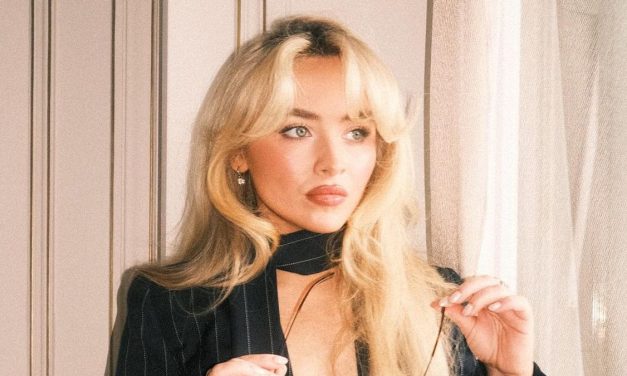 Penyanyi Sabrina Carpenter Mencapai Status Trendsetter Baru