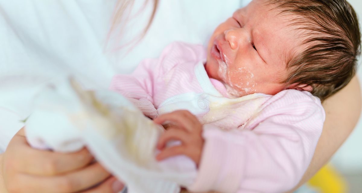 Gumoh Pada Bayi: Penting Tahu Perbedaan GER Dan GERD