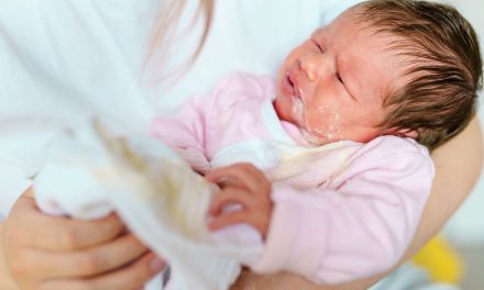 Gumoh Pada Bayi: Penting Tahu Perbedaan GER Dan GERD