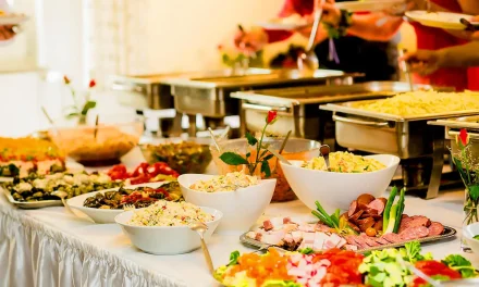 Beragam Hidangan Dengan Sajian Buffet Yang Menggugah Selera